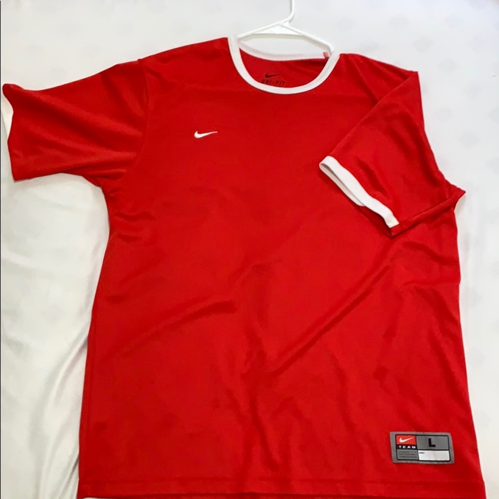 Red tee